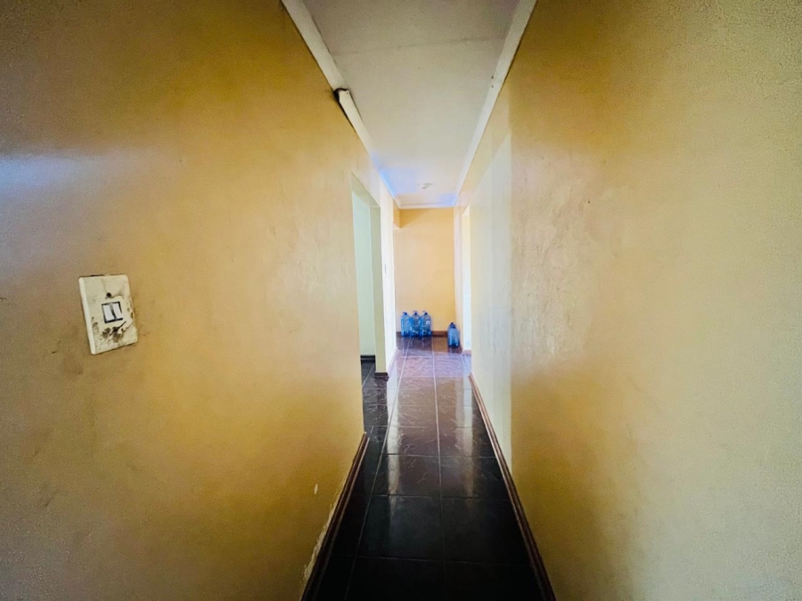 3 Bedroom Property for Sale in Molifi Tau Kloof Free State